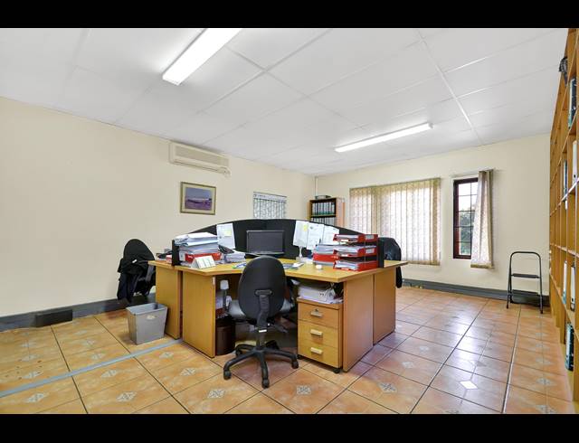714M² BUSINESS SOLD IN HOUGHTON ESTATE